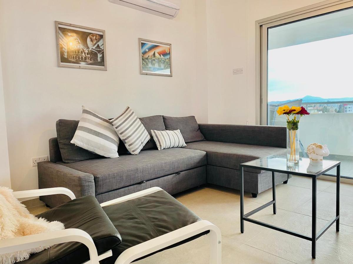 라르나카 Panoramic Seaside Getaway, 2-Br Penthouse 아파트 외부 사진