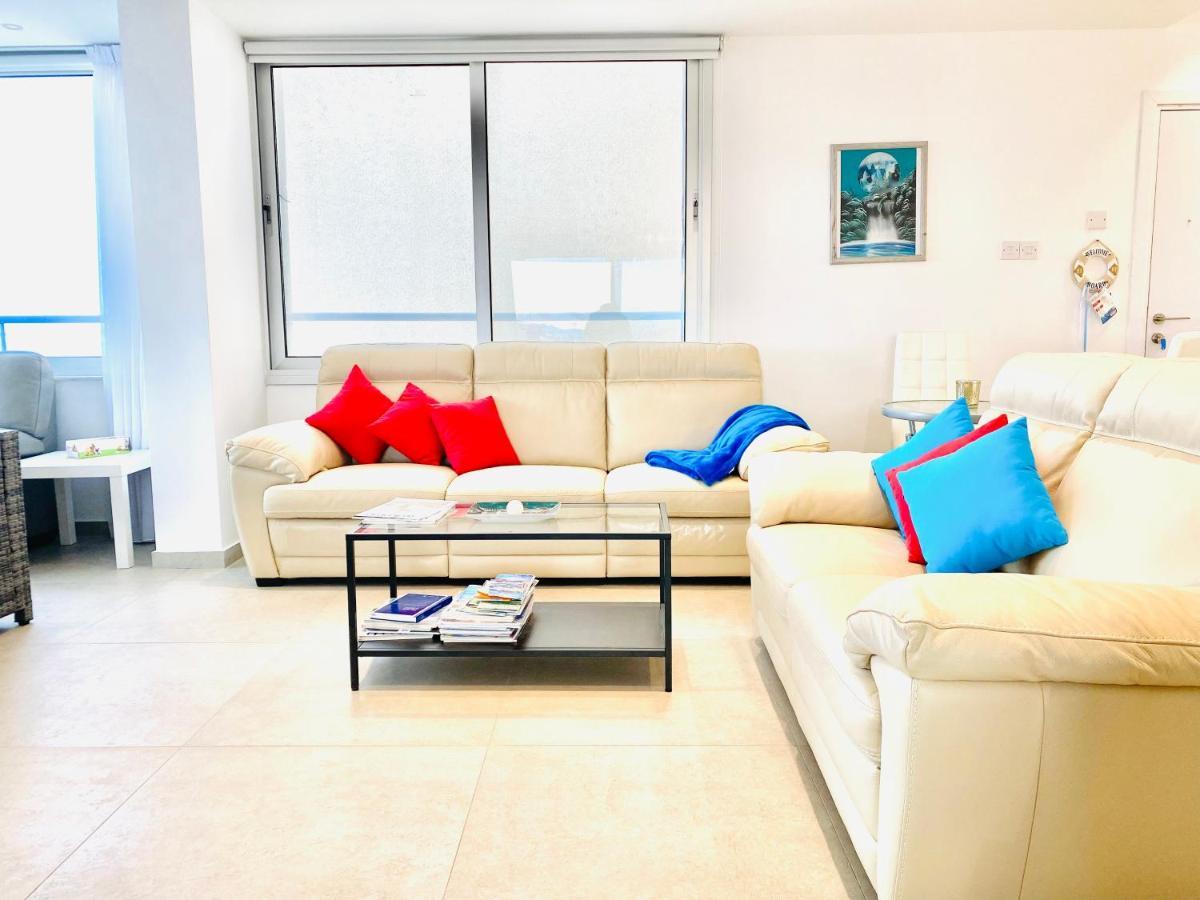 라르나카 Panoramic Seaside Getaway, 2-Br Penthouse 아파트 외부 사진