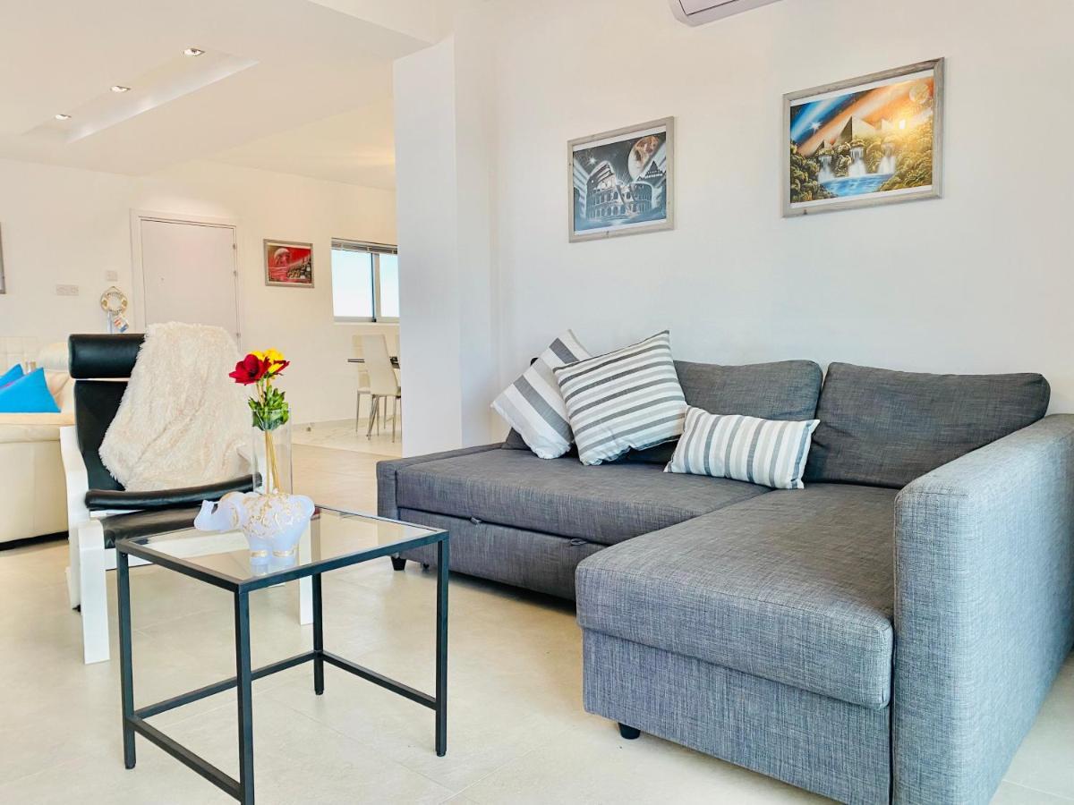 라르나카 Panoramic Seaside Getaway, 2-Br Penthouse 아파트 외부 사진