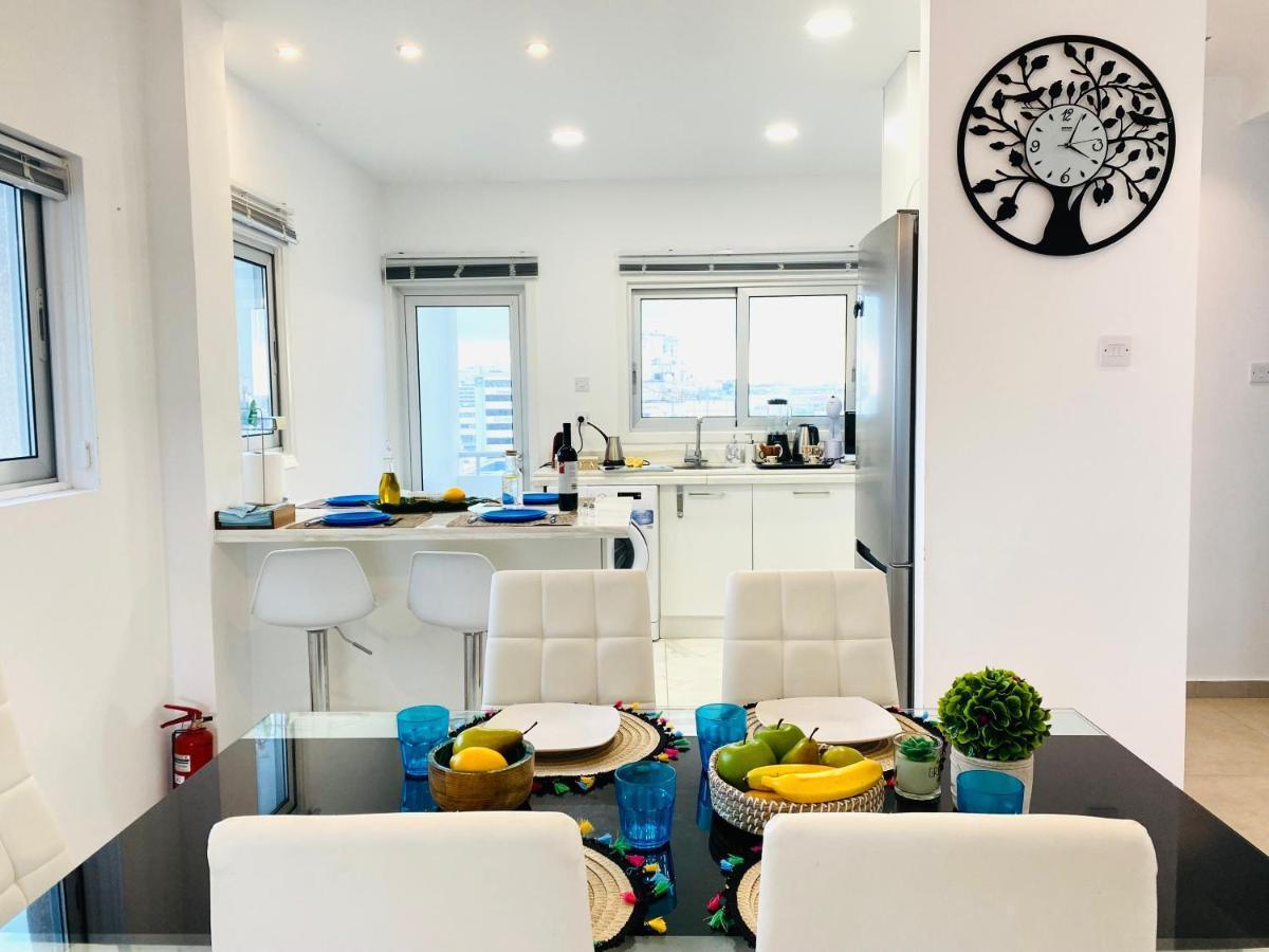 라르나카 Panoramic Seaside Getaway, 2-Br Penthouse 아파트 외부 사진